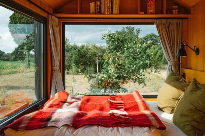 Eco-Minimalism: How Living Off-Grid Helps You De-Clutter Your Life