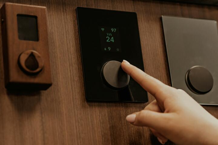 Smart Thermostats for Remote Homes: Controlling Heat via Satellite Link